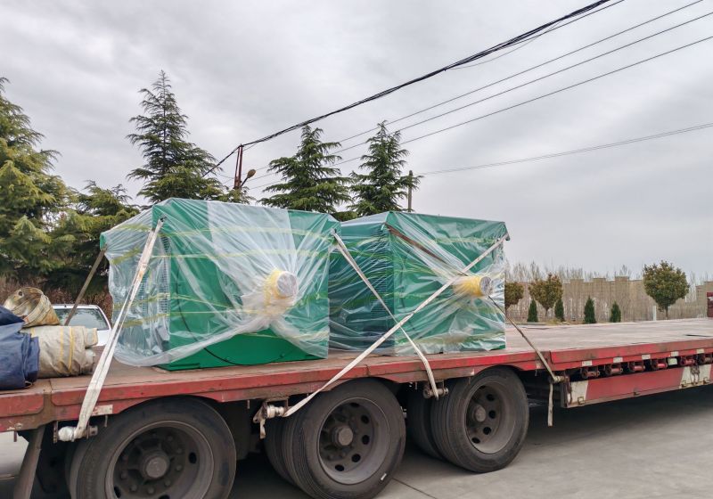 2臺630kw/10kv高壓電機發往港口，準備出口